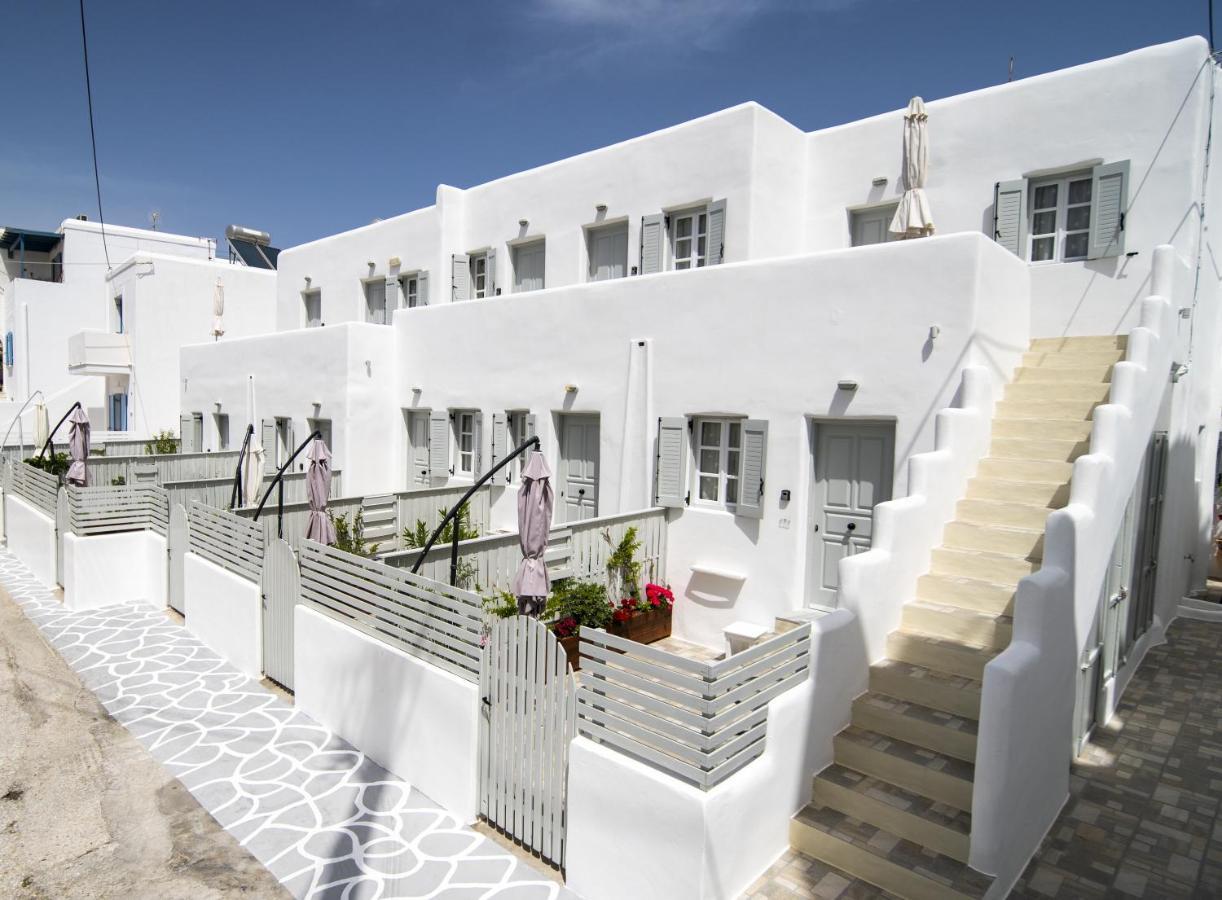 Готель Porto Naoussa (Adults Only) Екстер'єр фото